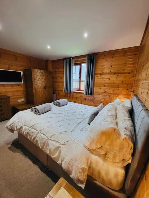 Artro Lodge Luxury 3 Bedroom, 3 Bathroom & Hot Tub Llanbedr  Eksteriør billede